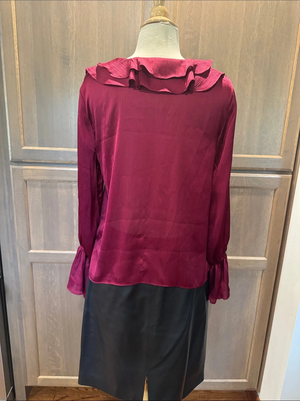 Vince Comuto- Ruffled V-Neck Bell-Sleeve Top - Picture 8 of 9